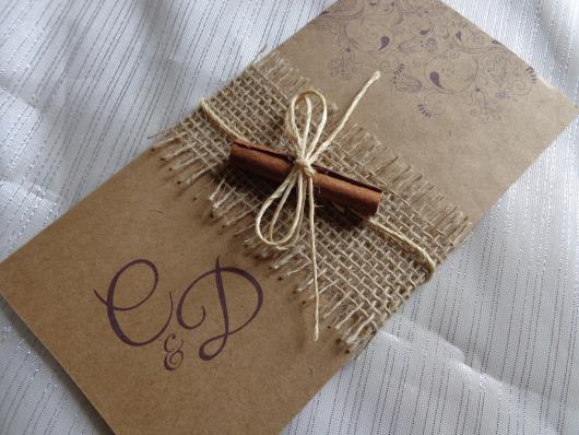 Convites de Noivado Simples rústico com detalhe de canela