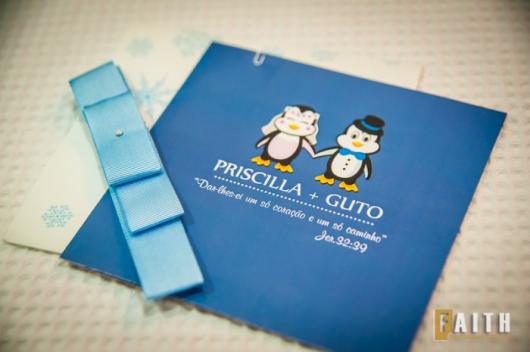 Convites de Noivado Simples azul ilustrado com pinguins