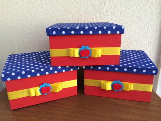 Lembrancinhas Branca de Neve cainha de MDF decorada com tecido