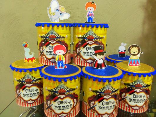 Lembrancinhas com tema circo feita de lata