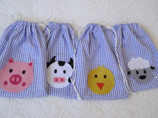 Lembrancinhas Fazendinha saquinho surpresa de tecido azul