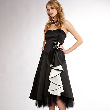 vestido de debutante preto tomara que caia clássico