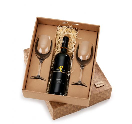 Presente para Bodas de Ouro: Vinho com taças