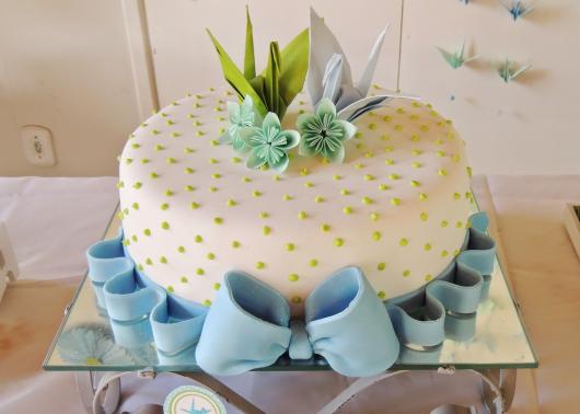 Bodas de Papel bolo com laço de pasta americana e topo de origami