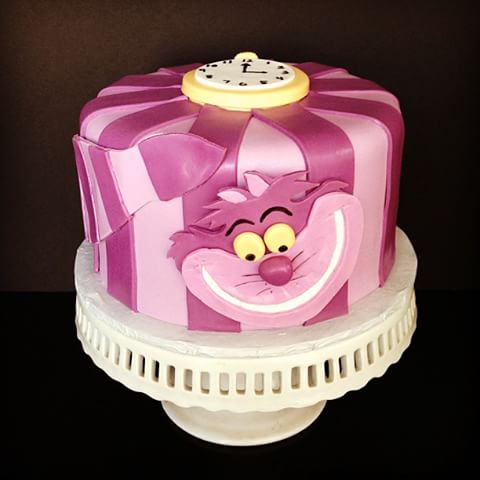 Bolo Alice no País das Maravilhas gato com relógio