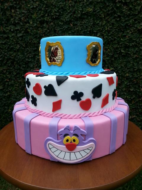 Bolo Alice no País das Maravilhas de EVA