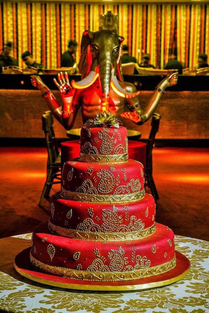 Bolo de 15 Anos 4 andares vermelho e dourado