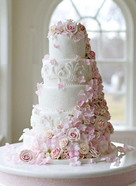 Bolo de 15 Anos provençal com cascata de flores