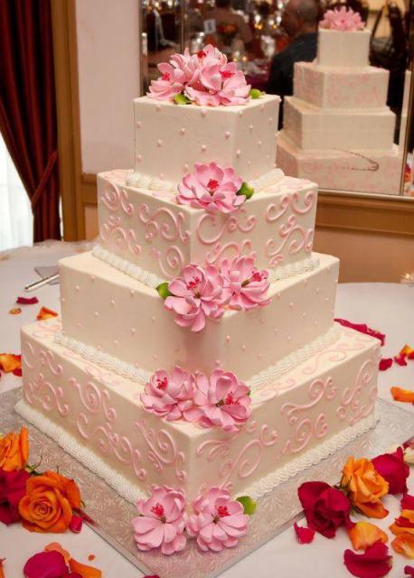 Bolo de 15 Anos nude quadrado com rosas