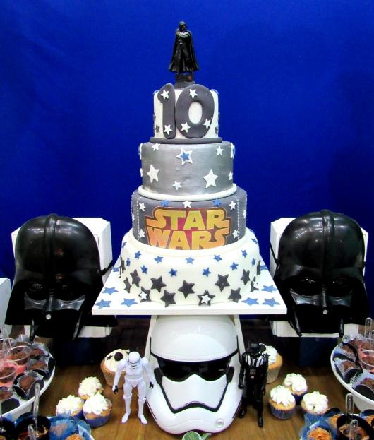 Bolo Star Wars de 4 andares cinza e branco
