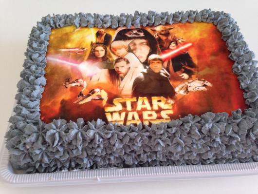  Bolo Star Wars com papel de arroz e chantilly cinza
