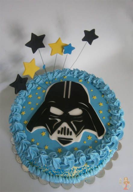  Bolo Star Wars decorado com chantilly azul