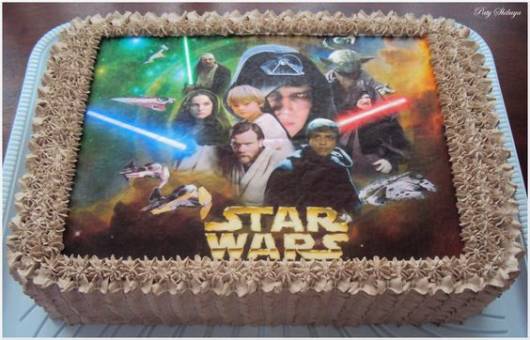  Bolo Star Wars quadrado decorado com chantilly marrom