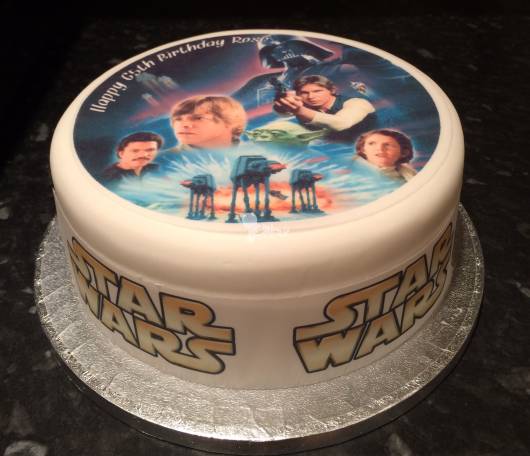  Bolo Star Wars de pasta americana branca com papel de arroz