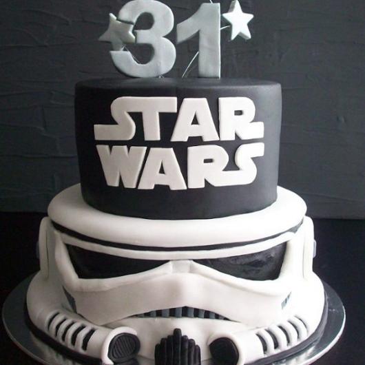 Bolo Star Wars preto e branco 2 andares