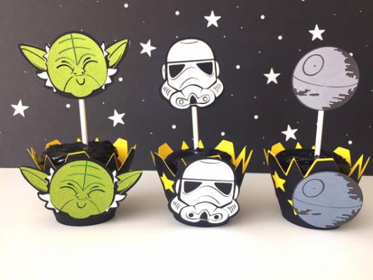 Bolo Star Wars cupcake com wrapper personalizado