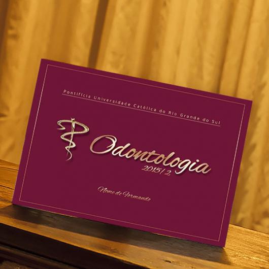 Convites de Formatura Odontologia cartanho vinho e dourado