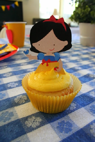 Cupcake Branca de Neve baby com topper