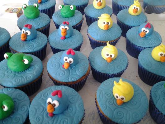 cupcake galinha pintadinha decorado com personagens