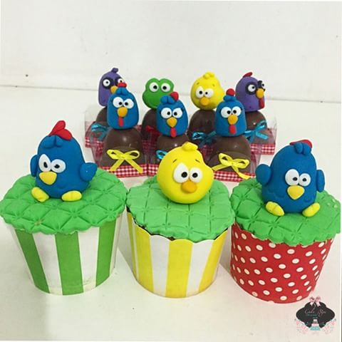 cupcake galinha pintadinha 3D com wrapper colorido