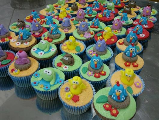 cupcake galinha pintadinha 3D na forminha comum