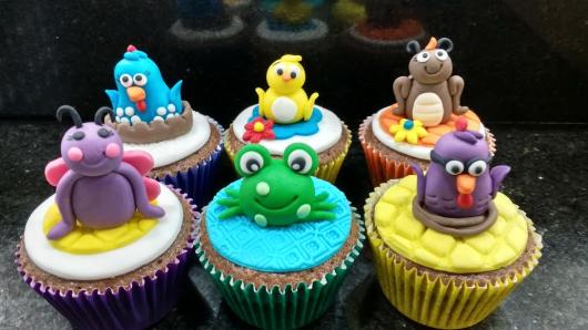 cupcake galinha pintadinha 3D na forminha lisa