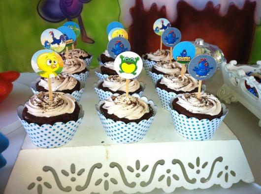 cupcake galinha pintadinha decorado com chantilly