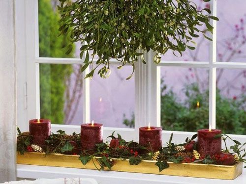 Decoração de Natal simples e barata feita com velas para janela