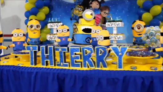 Festa dos Minions baby com painél decorado