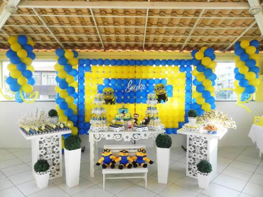 Festa dos Minions provençal decoração em área aberta