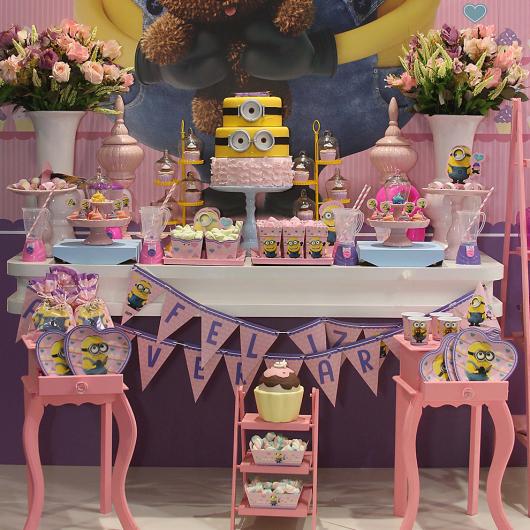 Festa dos Minions com provençal rosa