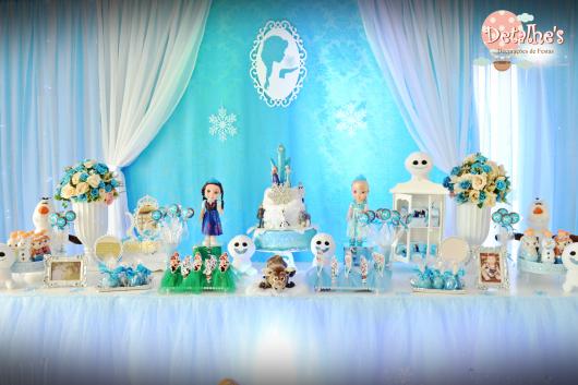 Festa Frozen de luxo com cortina