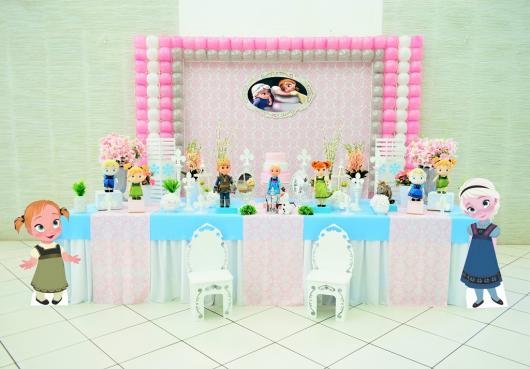 Festa Frozen baby com painél rosa
