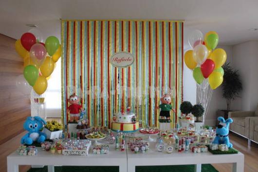 Festa Turma da Mônica simples com cortina de fitas