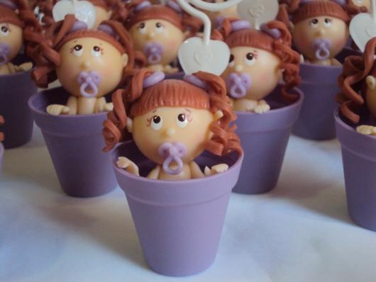 Lembrancinhas de Biscuit para maternidade bebê dentro do vasinho
