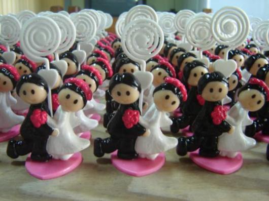 Lembrancinhas de Biscuit para casamento porta bilhete de noivinhos