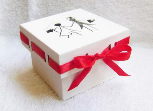 Lembrancinhas para Padrinhos de Casamento caixa de MDF branca com laço vermelho