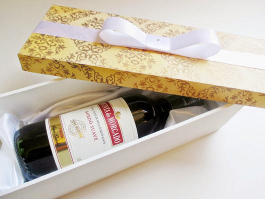 Lembrancinhas para Padrinhos de Casamento caixa decorada com carrafa de champagne