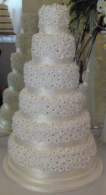 Bodas de Diamante com aplique de mini flores