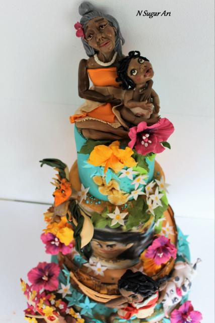 Bolo Moana de 3 andares com pasta americana estampada