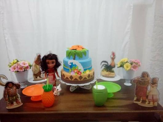 Bolo Moana fake de EVA simples com detalhe de onda