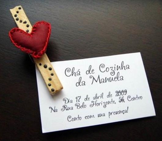 Chá de Panela Simples convite com pregador personalizado como porta bilhete de geladeira