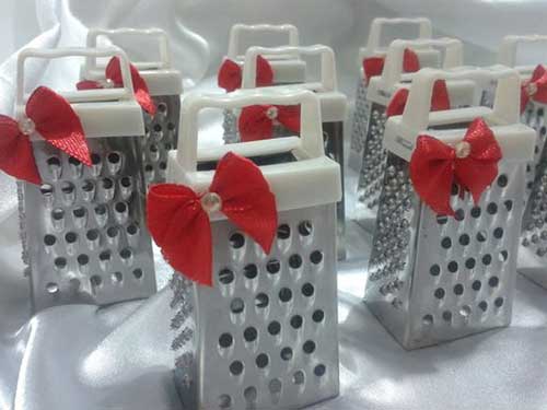 Chá de Panela Simples lembrancinha ralador com lacinho