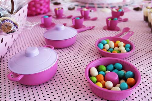 Chá de Panela Simples decoração com mini panelinhas