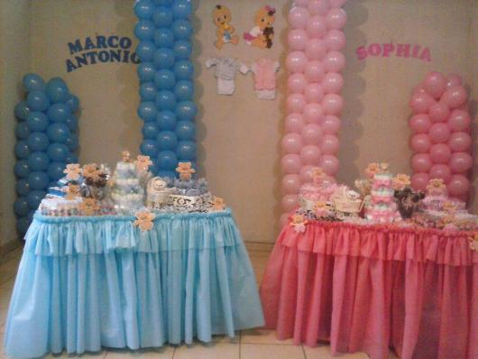 Chá de Bebê Simples para gemêos azul e rosa decorado com balões