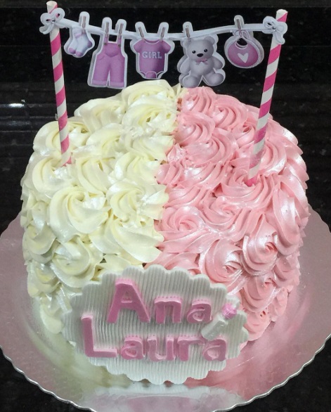 Chá de Bebê Simples decorado com chantilly