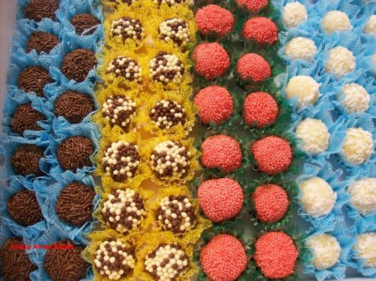 Chá de Bebê Simples doces para servir