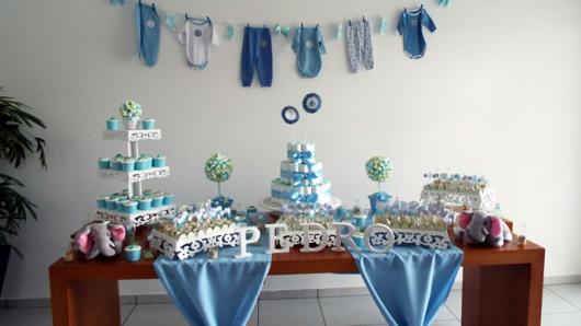 Chá de Bebê Simples azul simples com enfeites de MDF