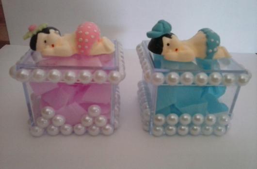 Chá de Bebê Simples modelo de lembrancinha caixinha de acrílico