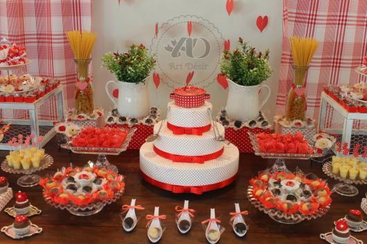 Chá de Casa Nova decoração vermelha e branca